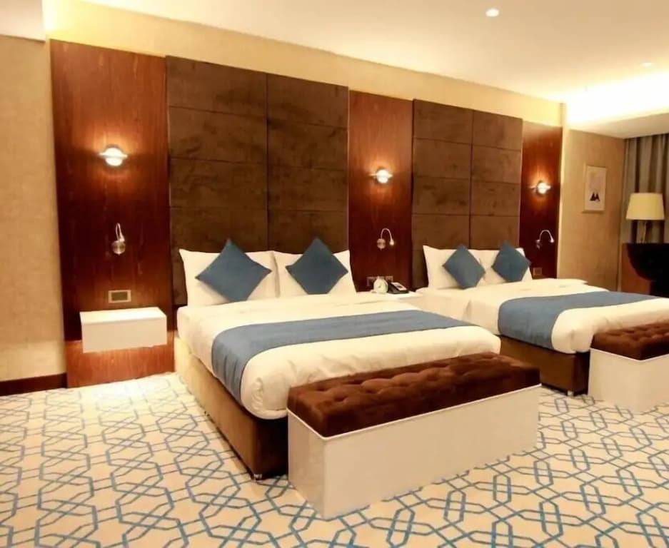 Royal Crown Hotel - photo 4