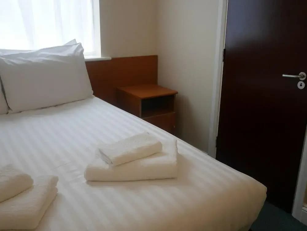 Shepiston Lodge Heathrow - photo 19