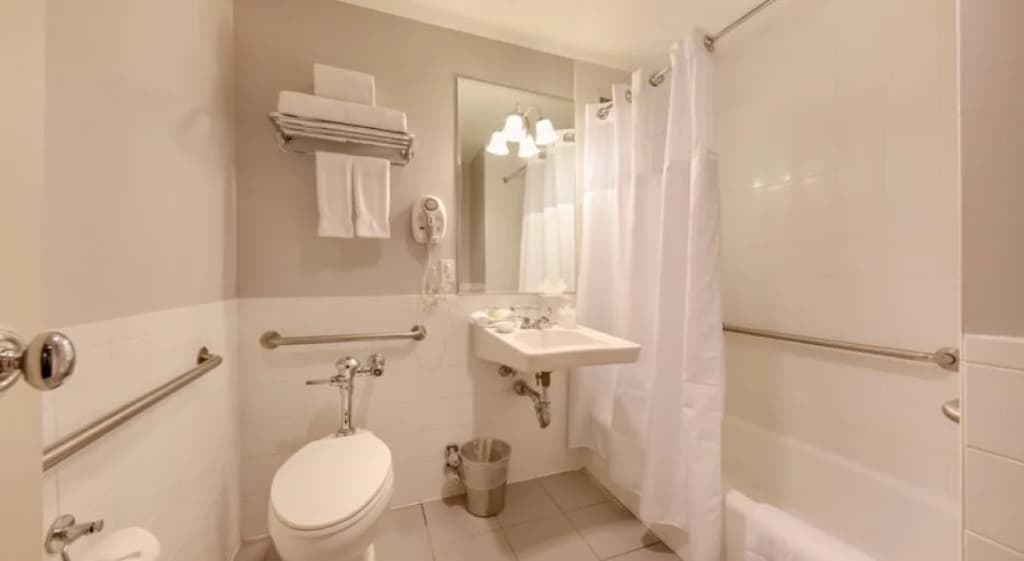 The Andrew Hotel - photo 9