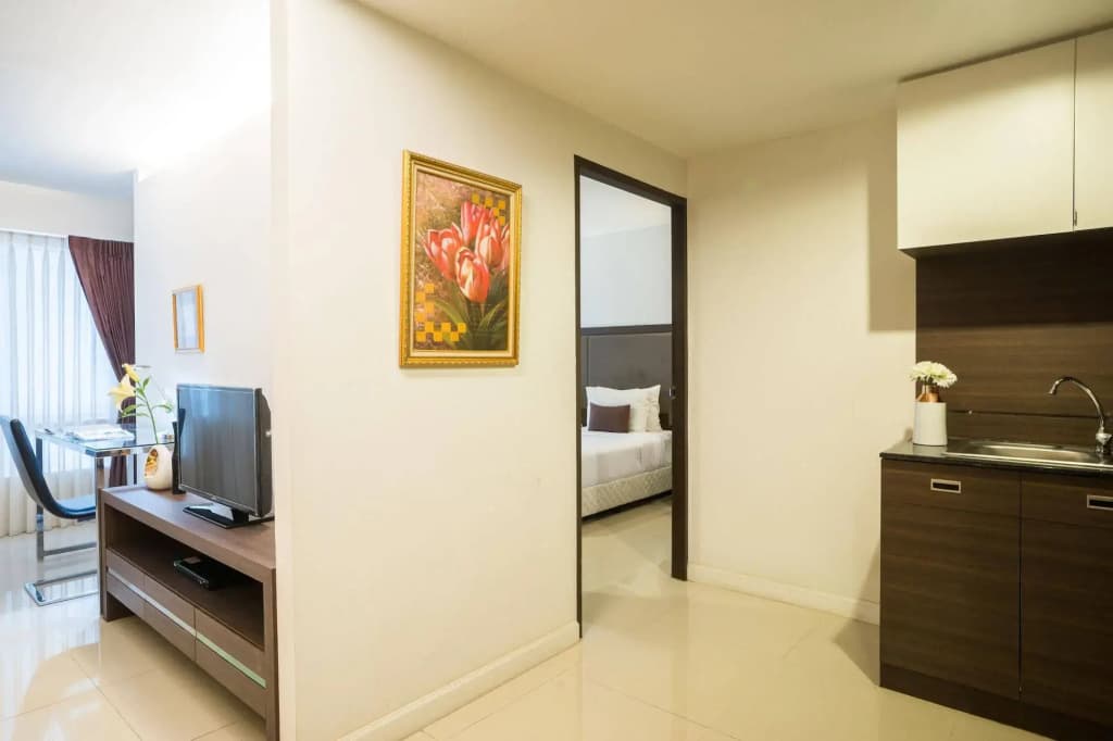Beyond Suite Hotel - photo 22