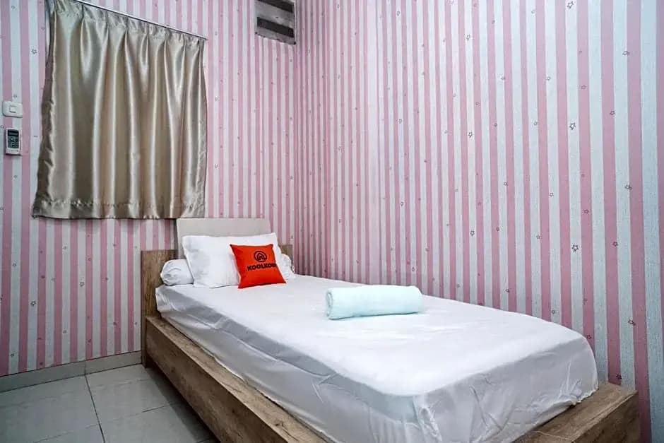 KoolKost Syariah near Universitas Moestopo Bintaro - photo 6