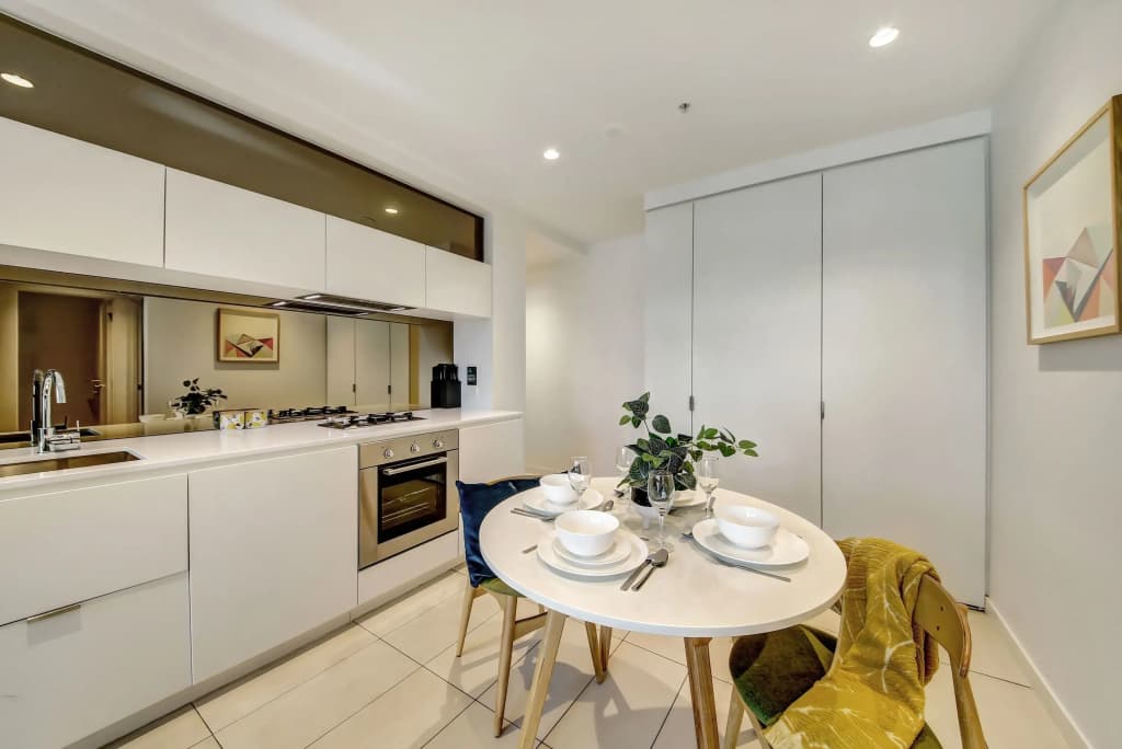 A Modern 2Br Apt Near Crown & Southern Cross - photo 10