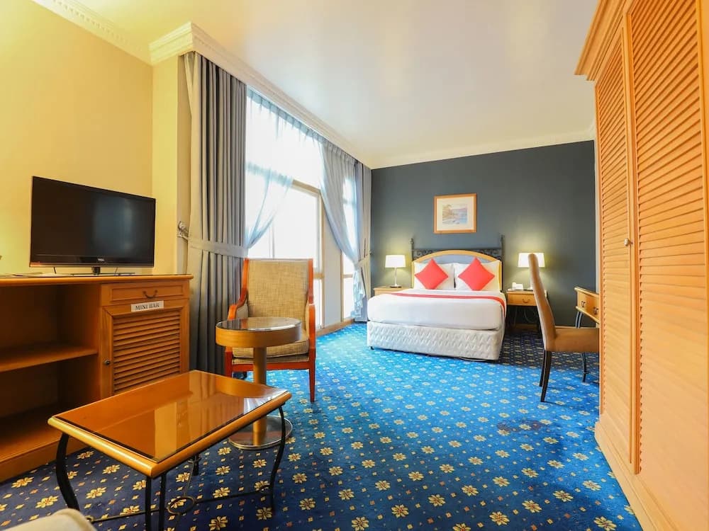 City Plaza Hotel by OYO Rooms - photo 10