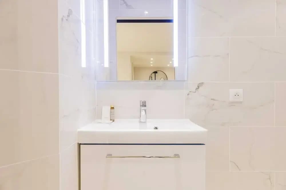 Modern Apartment - 2br/6p - Saint-ambroise - photo 5