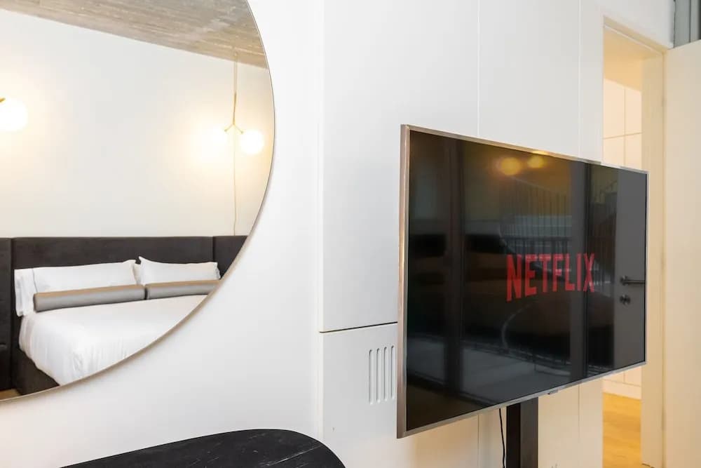 LS48 Prime Location Upscale Apartment - photo 3