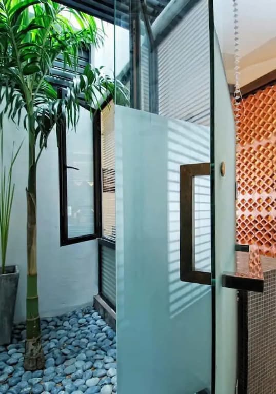 Courtyard At Heeren Boutique Hotel - photo 11