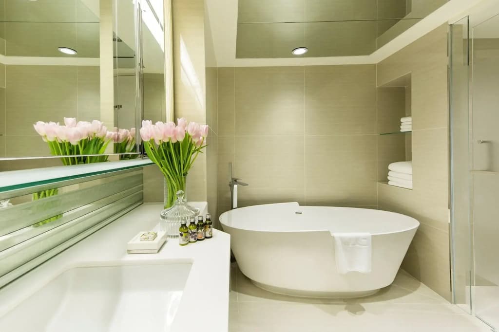 Regal Oriental Hotel - photo 9
