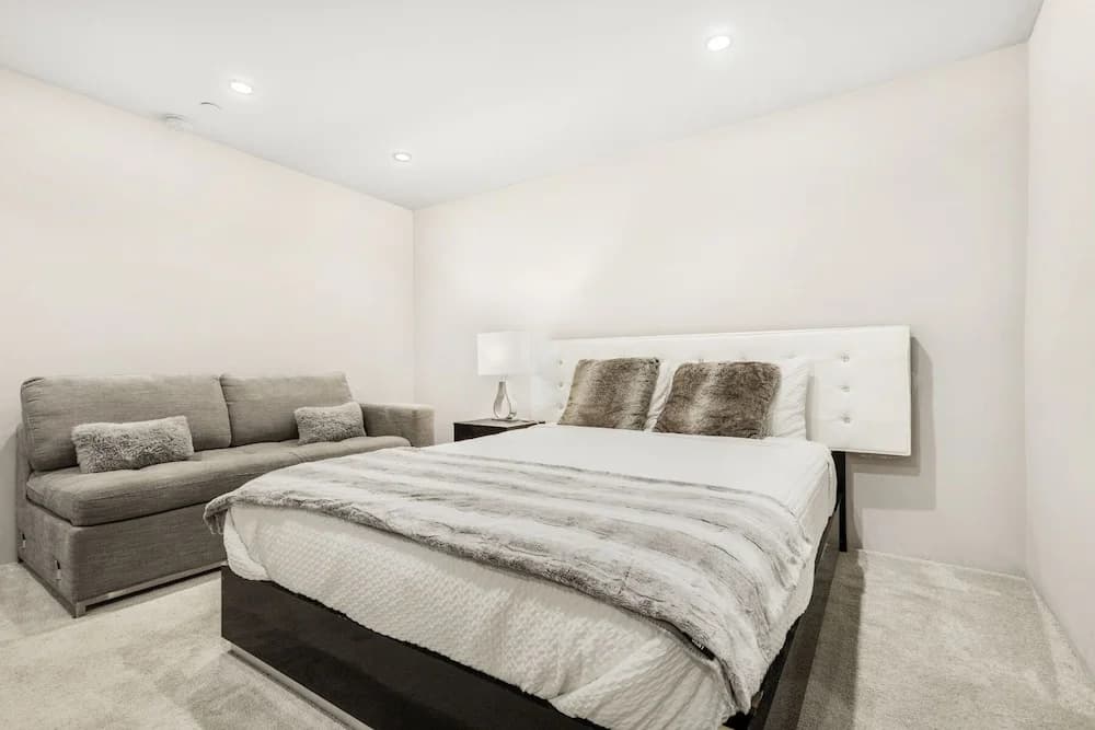 Sunset Heights - Elegant Modern Villa With Beautiful Views in the Hills - photo 28