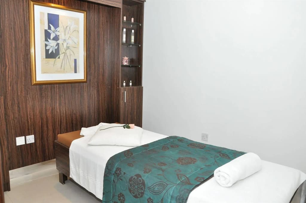 Phoenix Plaza Hotel Apartments - photo 4