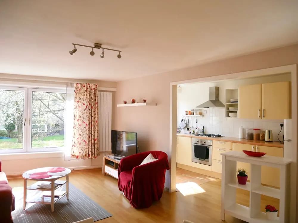 Bright 2 Double Bedrooms Apartment - main photo