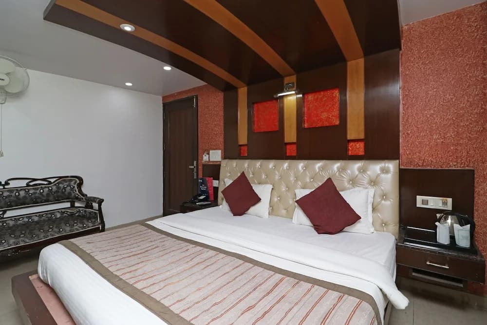 OYO 10848 Hotel Geeson - photo 6