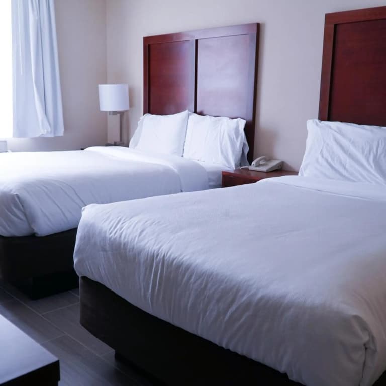 Hotel Mint JFK Airport - photo 13