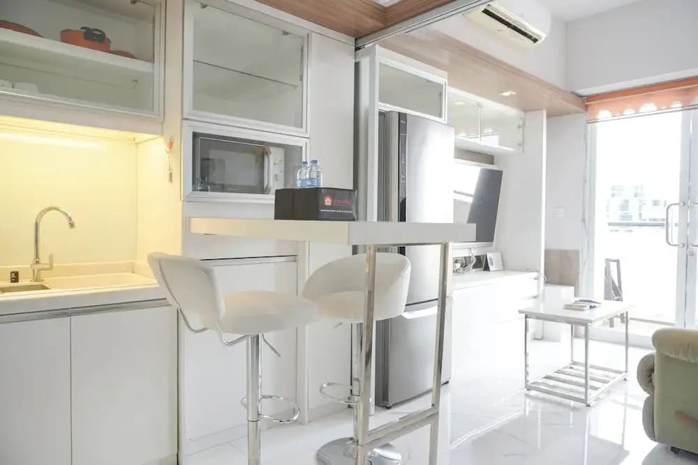 Warm And Comfort Living 1Br At 8Th Ambassade Kuningan Apartment - photo 3