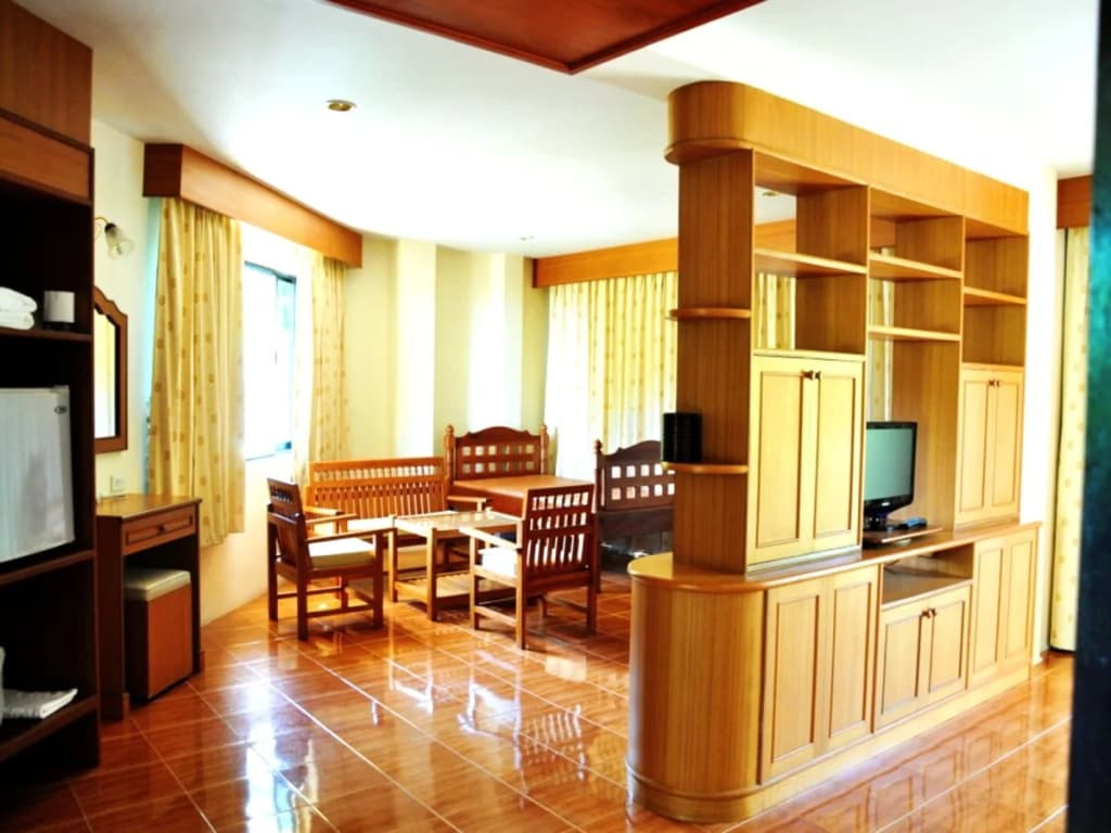 Kata View Guesthouse - photo 10