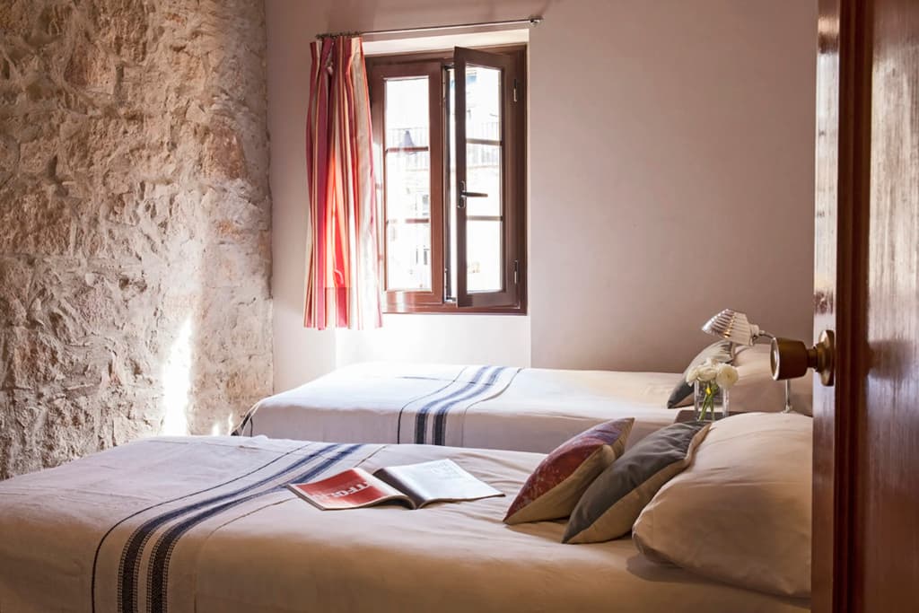 AinB Las Ramblas-Guardia Apartments - photo 6