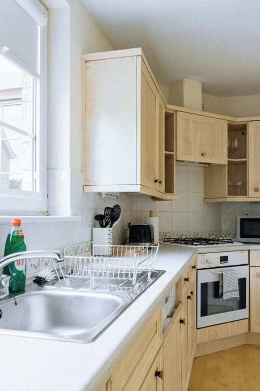 Snug & Serene 2BD Flat - Roseburn - photo 8
