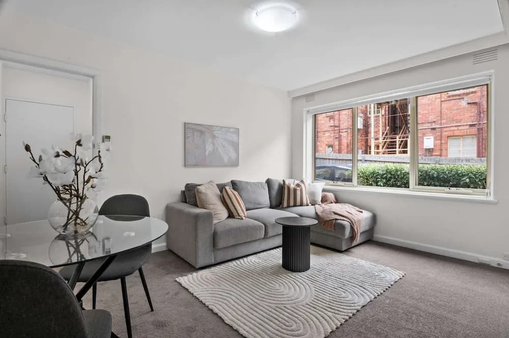 Bright 1-bed Apartment in St Kilda - photo 3