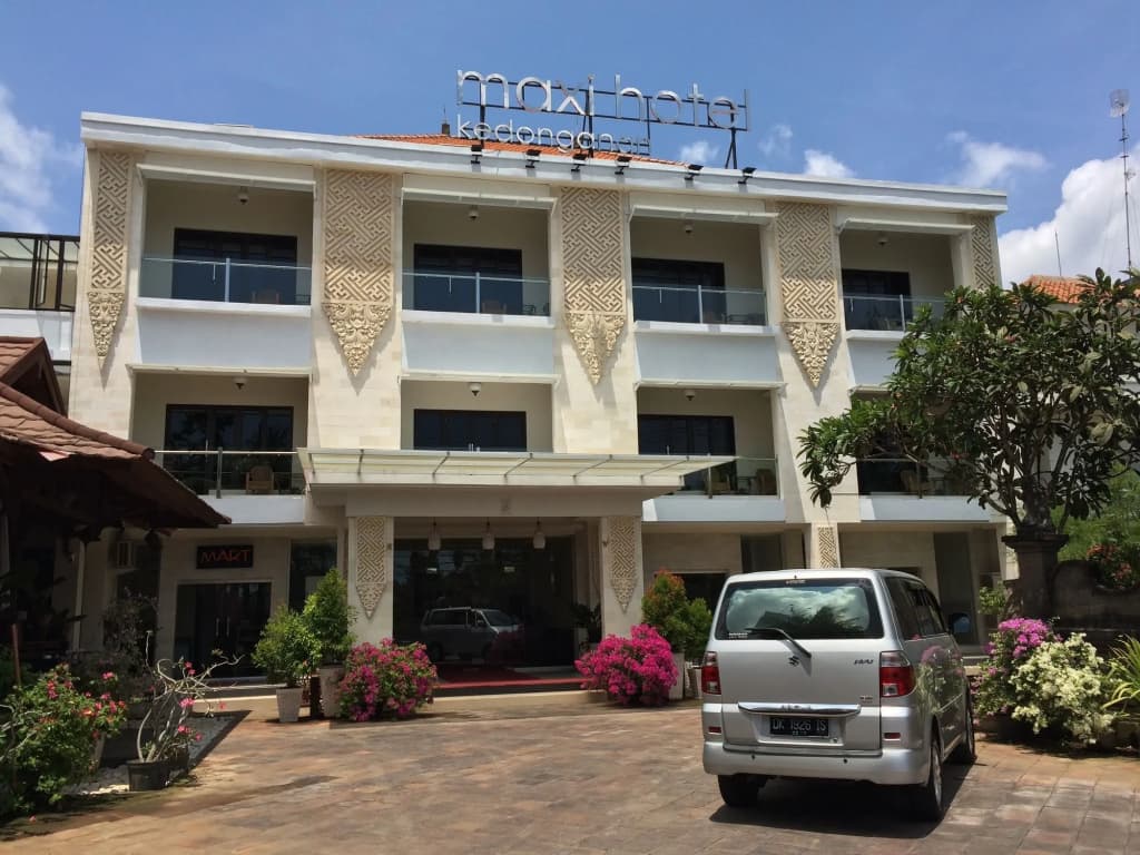 Maxi Hotel Kedonganan - main photo