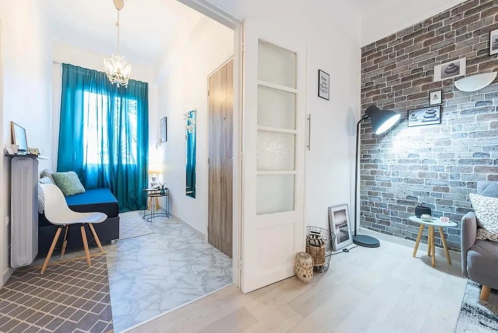 Stylish 1BR Retreat in Central Athens - photo 1