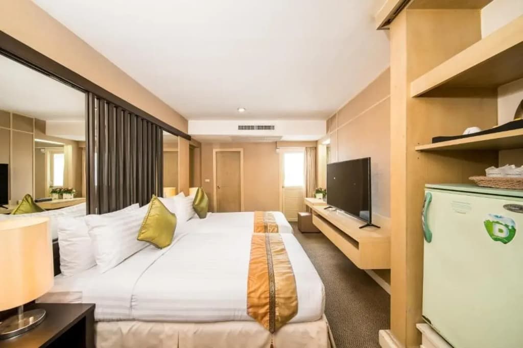 The Niran Grand Hotel - photo 4