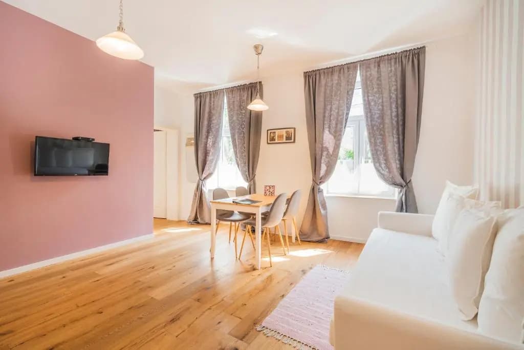 La Perla Vintage Apartments - photo 2