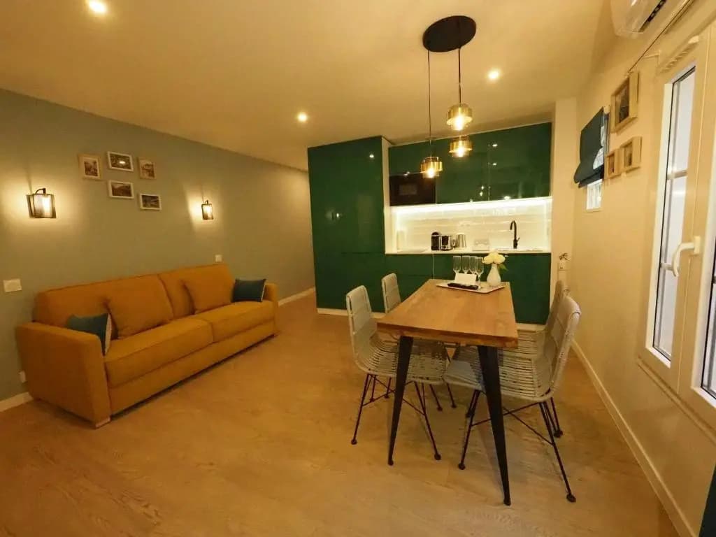 Bastille ChicSuites - photo 15