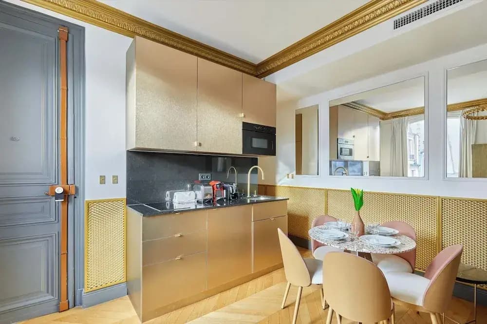 Superb AC- 1bdr Ave Montaigne - Arc de Triomphe by Studio Prestige - photo 2