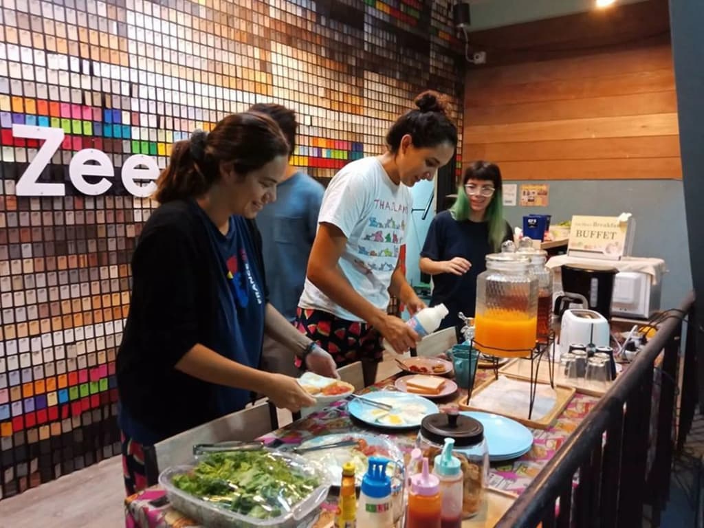 Zee Thai Hostel - photo 20