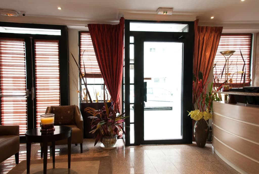Hôtel Des Deux Avenues - photo 8