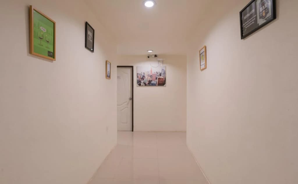 Hangover Inn - photo 9