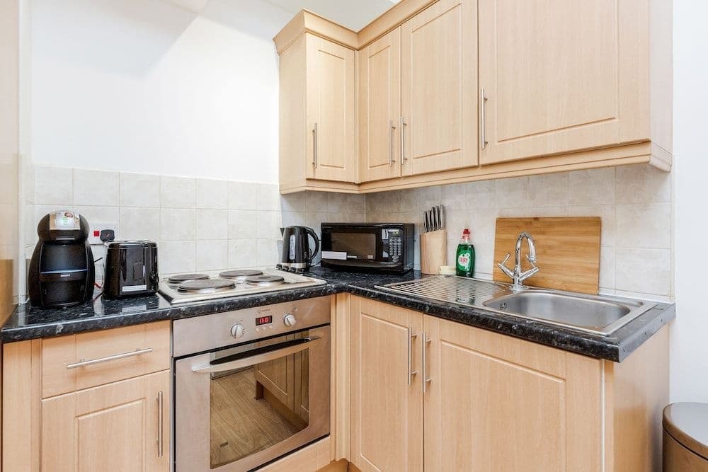 Kings Road Apartments - photo 11