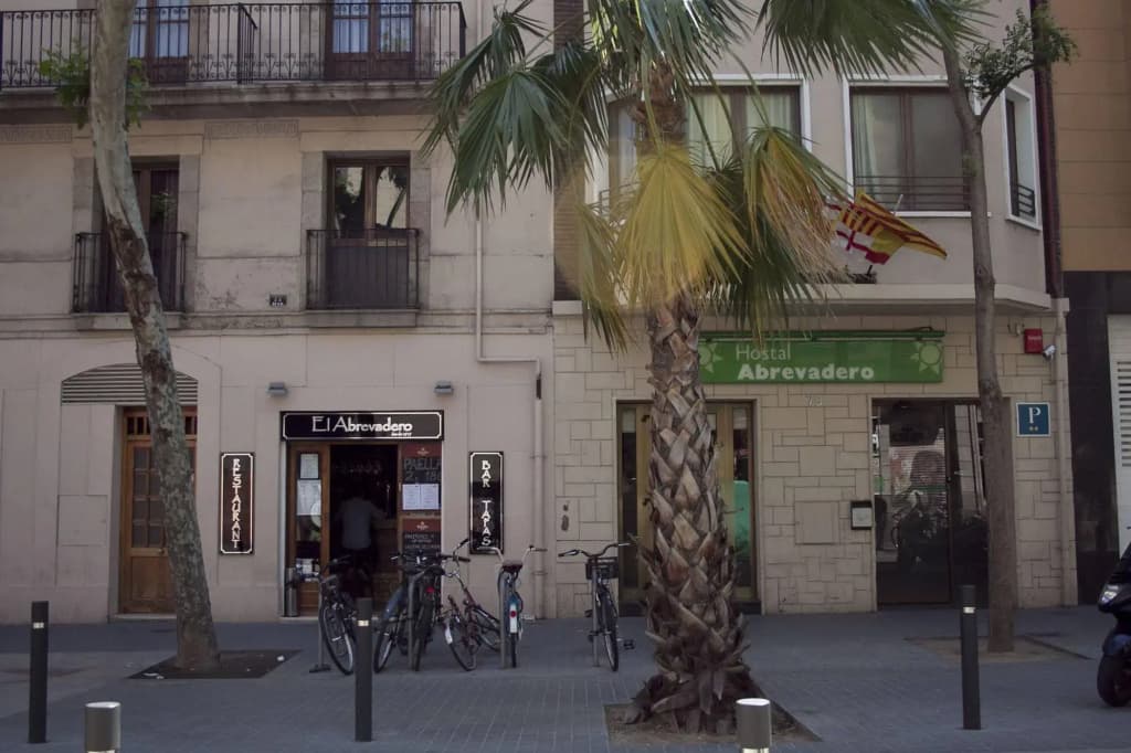 Hostal Bedmates - photo 1