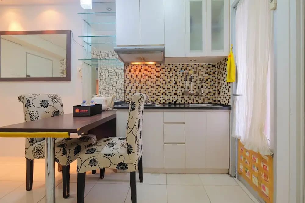 Emerald Functional 2BR Apartment Gading Nias - photo 5