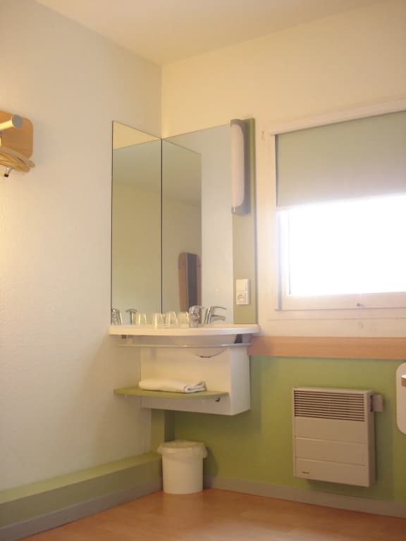 ibis budget Paris Porte de Montmartre Hotel - photo 10