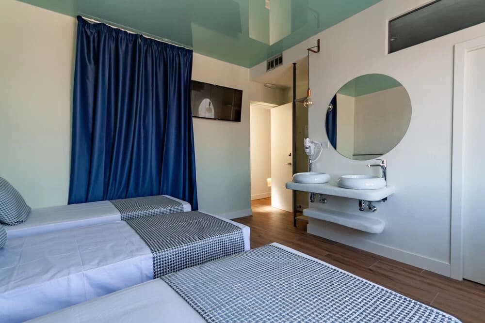 Hostal Charlotte - photo 3