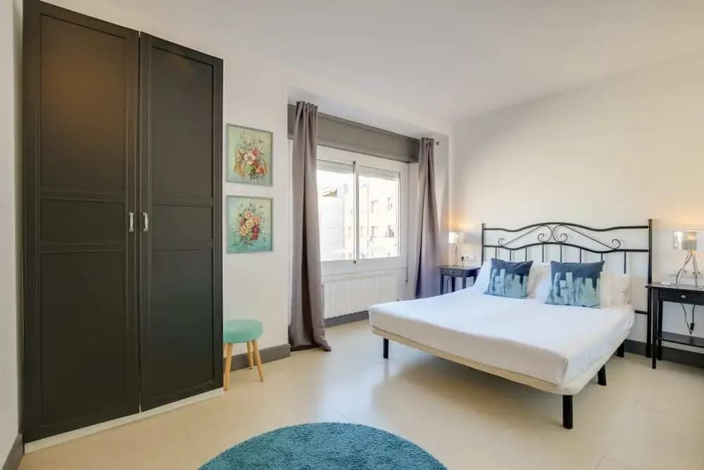 Beautiful 3bed W/terrace in Elegant Eixample - photo 4