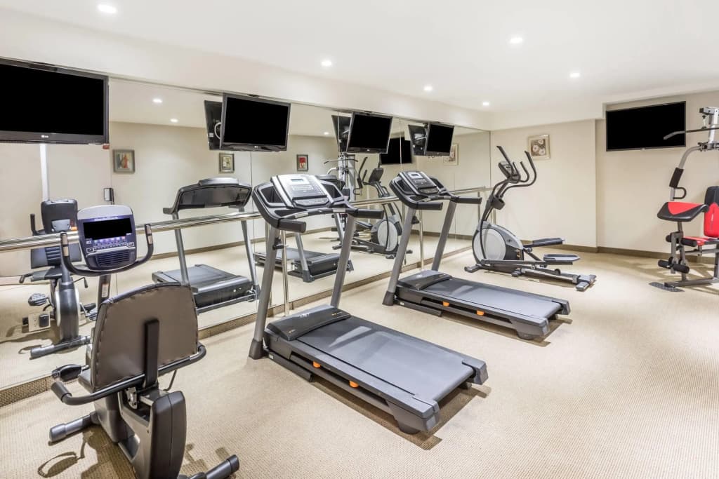 Ramada by Wyndham Flushing Queens - photo 12