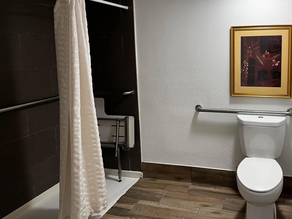 Van Ness Inn - photo 16