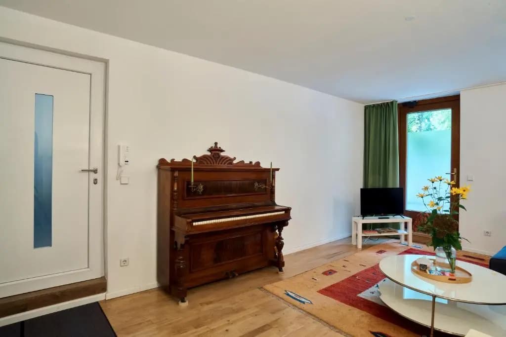 Beautiful Park Apartment for 4 Guests - photo 1