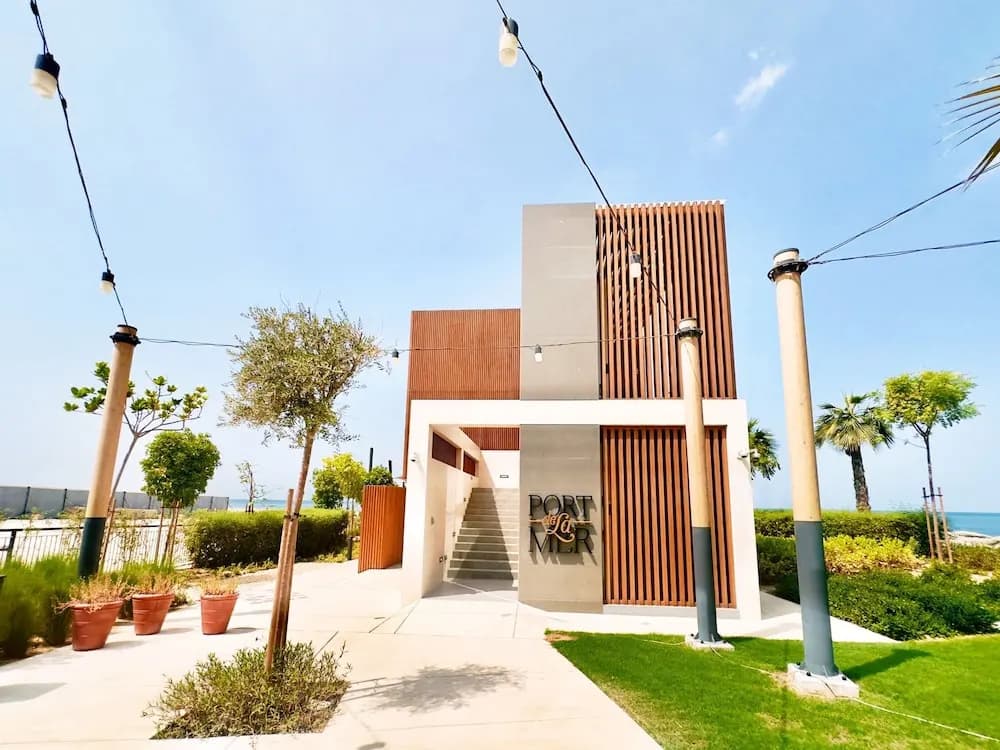 Contemporary La Mer 1BR w Beach Access - photo 1