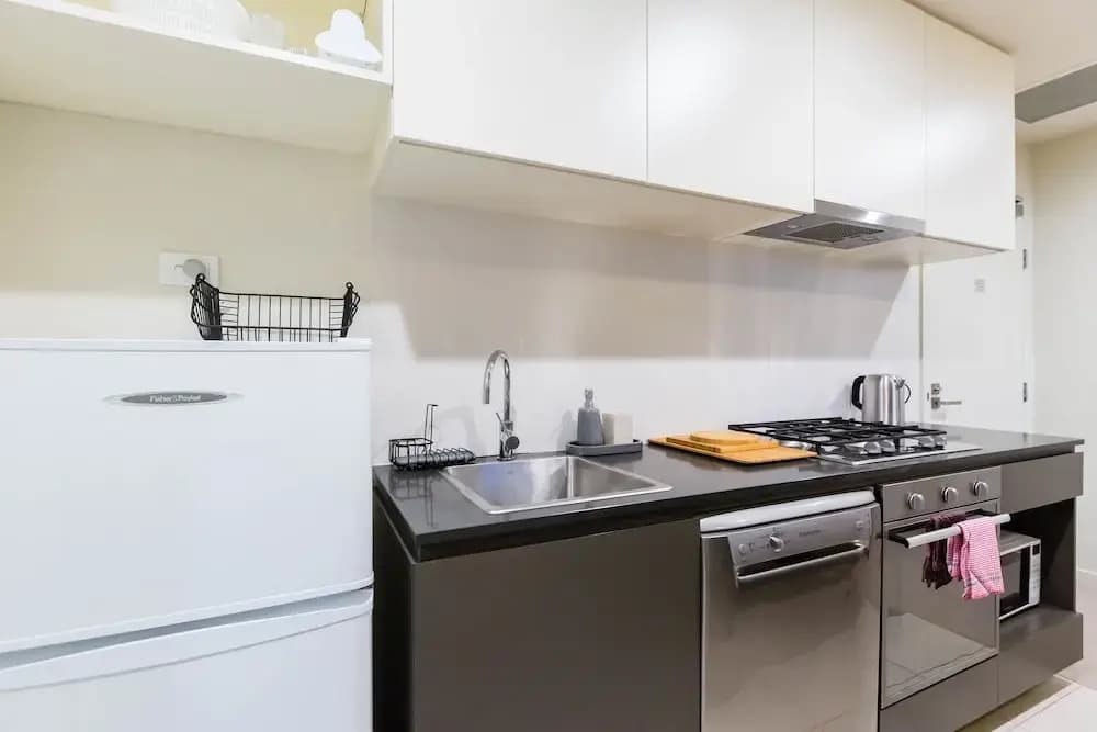YASHITA, 2BDR Melbourne Apartment - photo 9