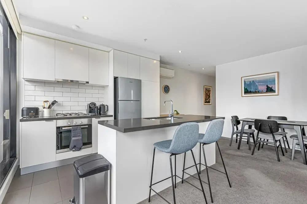 Pristine 2-bed Unit With Beautiful City Landscape - photo 13