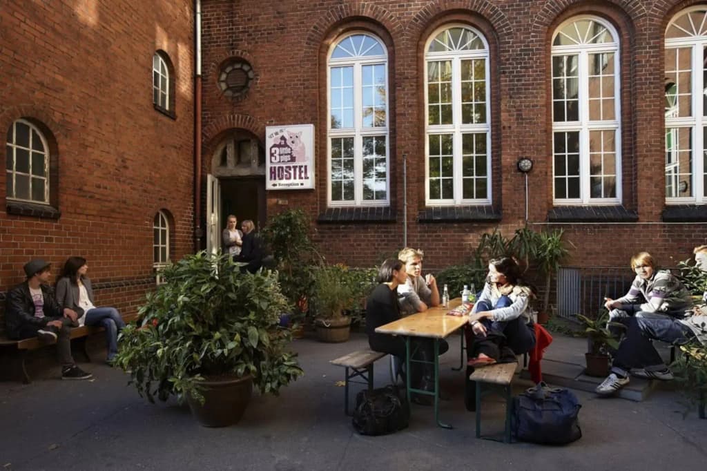 Three Little Pigs Hostel Berlin - photo 1