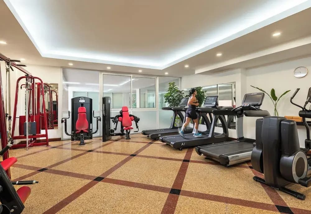 Elegant Suites Central - photo 11