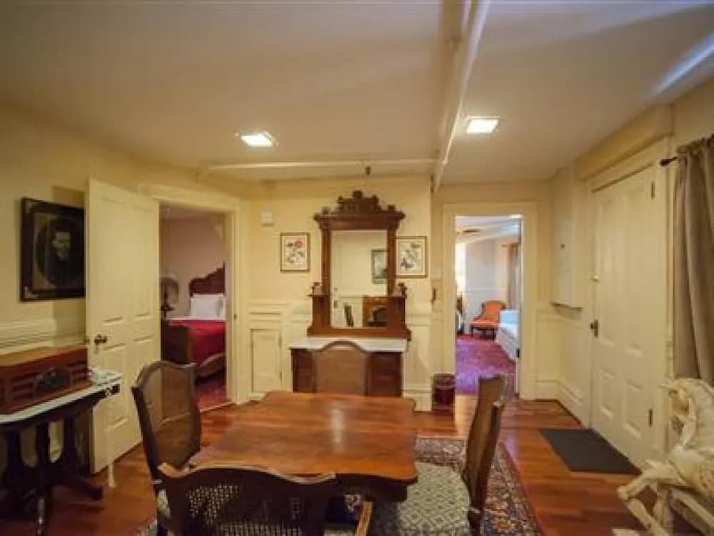 Chateau Tivoli B&B - photo 4