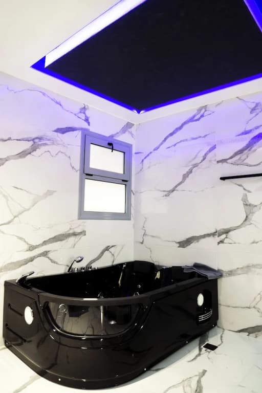 athens jacuzzi suite - photo 12