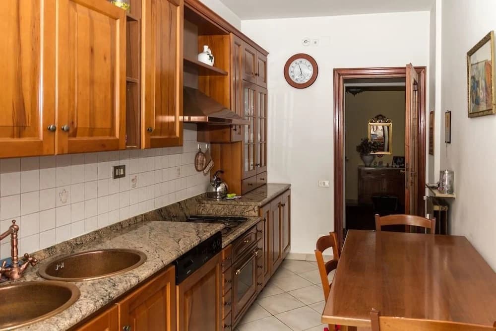 Train Station Flat 1 - photo 9