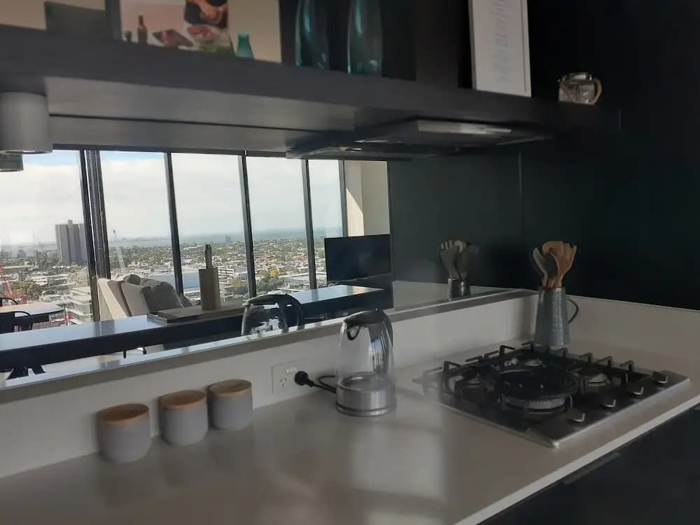Top Floor Stunning Views - photo 2