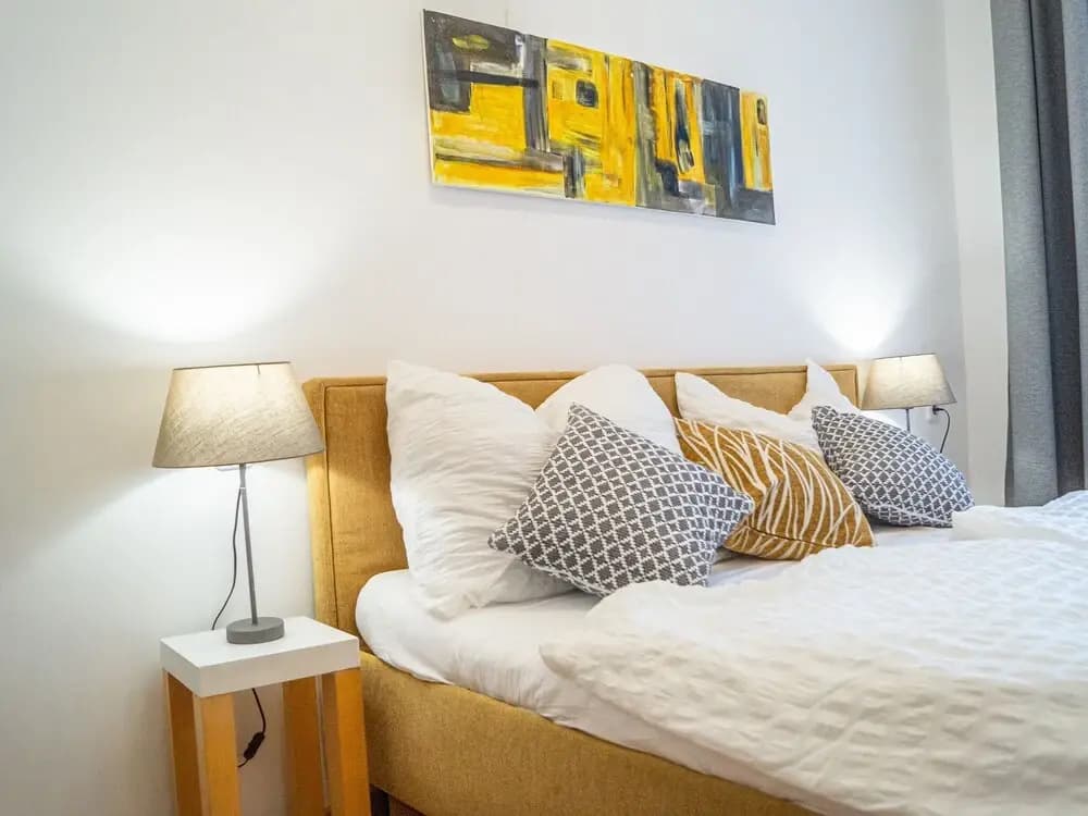 Beautiful 2BR - 12 min from Downtown - photo 2