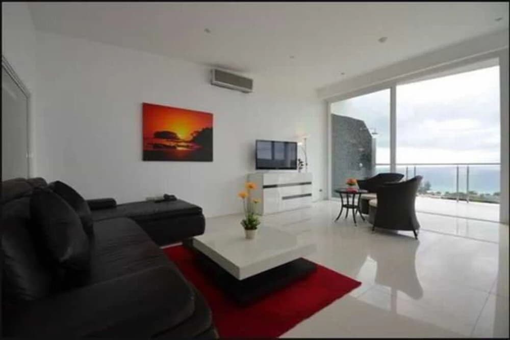 Sunset Plaza Holiday Apartment - photo 2